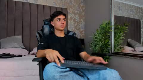 Snapshot of ethanlowell chatting on 09/11/25, 03:50 ethanlowell online show from 09/11/25, 03:50