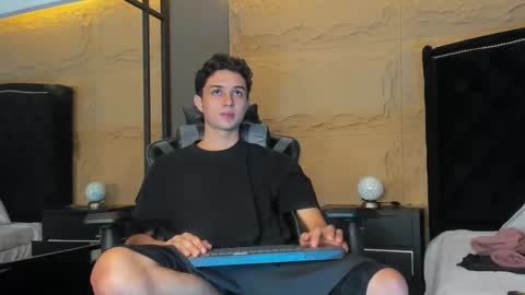 ethanlowell online show from 12/04/25, 05:28