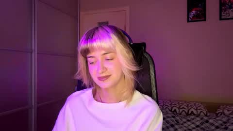 Snapshot of ethelynprochaska chatting on 11/11/25, 06:46 Emily online show from 11/11/25, 06:46