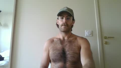 Snapshot of eufrane chatting on 10/18/25, 02:29 eufrane online show from 10/18/25, 02:29