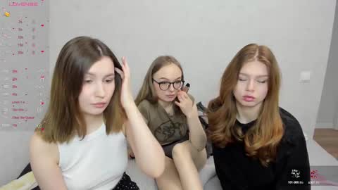 Veronica Tiia Lilith left to right online show from 02/27/25, 01:05