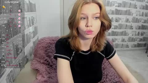 Veronica Tiia Lilith left to right online show from 02/12/26, 04:46