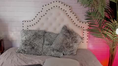 Snapshot of eureekaa chatting on 02/04/25, 12:51 Eurekaa online show from 02/04/25, 12:51