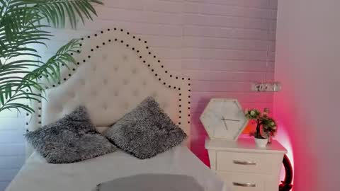 Snapshot of eureekaa chatting on 02/27/25, 11:04 Eurekaa online show from 02/27/25, 11:04