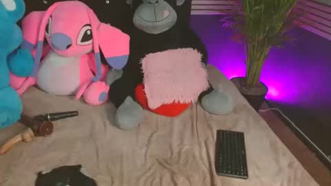 Snapshot of eva_06 chatting on 10/25/25, 03:58 eva_06 online show from 10/25/25, 03:58