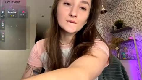 Eva  online show from 10/24/25, 09:44