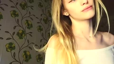 Evvie online show from 05/17/26, 07:17