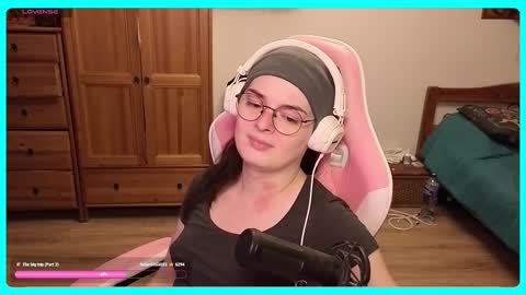 Snapshot of eva_katt chatting on 09/28/25, 01:05 Gamer Katt online show from 09/28/25, 01:05