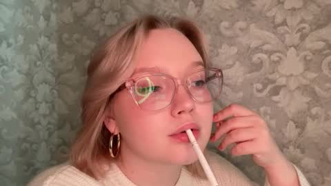 Snapshot of eva_kittenn chatting on 09/14/25, 04:11 eva_kittenn online show from 09/14/25, 04:11