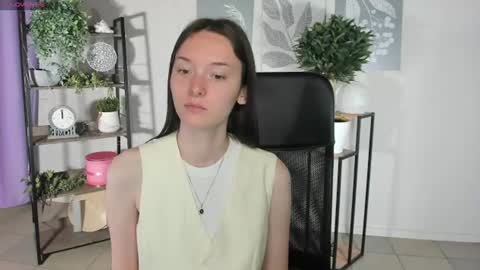 Snapshot of eva_leeee chatting on 06/18/26, 06:02 Eva online show from 06/18/26, 06:02