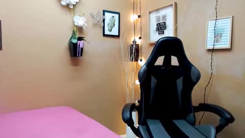 Snapshot of eva_love49 chatting on 11/05/25, 01:11 eva_love49 online show from 11/05/25, 01:11