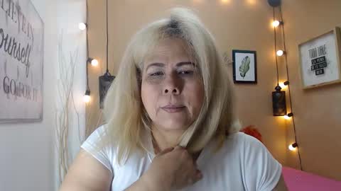 Snapshot of eva_love49 chatting on 11/26/25, 12:06 eva_love49 online show from 11/26/25, 12:06