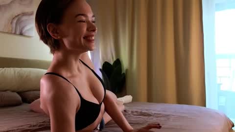 Snapshot of eva_natsumi chatting on 03/10/25, 12:48 Eva online show from 03/10/25, 12:48