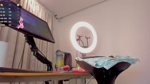 Snapshot of eva_rain chatting on 01/25/25, 04:57 Eva online show from 01/25/25, 04:57