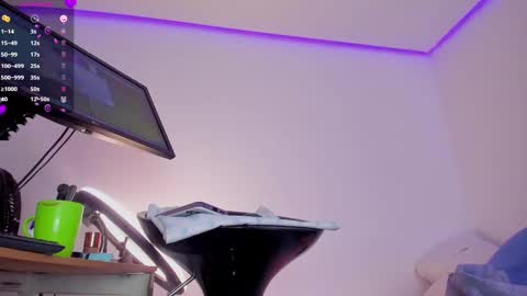 Snapshot of eva_rain chatting on 02/20/25, 05:01 Eva online show from 02/20/25, 05:01