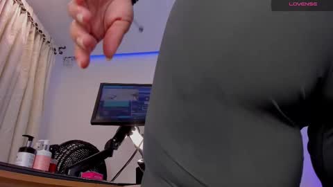 Snapshot of eva_rain chatting on 12/21/25, 11:23 Eva online show from 12/21/25, 11:23