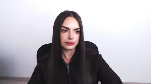 Eva online show from 11/17/25, 12:22