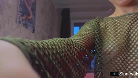 Snapshot of eva_sinn chatting on 10/27/25, 01:26 Hi there i am Eva and i wish create a nice community with you so join my Ticket Show for more pleasure online show from 10/27/25, 01:26