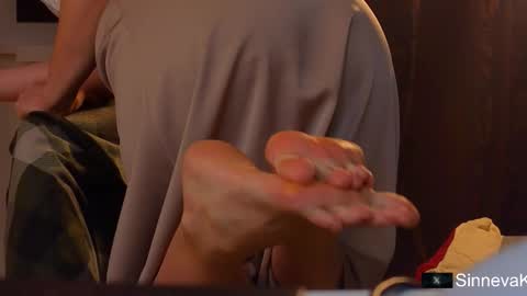 Snapshot of eva_sinn chatting on 11/30/25, 01:15 Hi there i am Eva and i wish create a nice community with you so join my Ticket Show for more pleasure online show from 11/30/25, 01:15