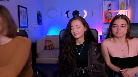 Snapshot of eva_smiith_ chatting on 06/16/26, 05:43 Eva online show from 06/16/26, 05:43