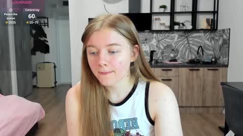 Snapshot of eva_tomiok chatting on 01/19/25, 05:15 Eva online show from 01/19/25, 05:15
