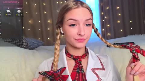 Snapshot of eva_vex chatting on 01/08/25, 01:41 Hello Im Eva online show from 01/08/25, 01:41