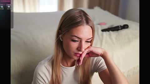 Snapshot of eva_vex chatting on 01/22/25, 08:51 Hello Im Eva online show from 01/22/25, 08:51