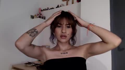 Snapshot of eva_viulet chatting on 12/17/25, 10:38 MISS EVY online show from 12/17/25, 10:38