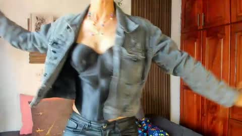 Snapshot of evaa_campbell chatting on 04/24/26, 02:19 Eva online show from 04/24/26, 02:19