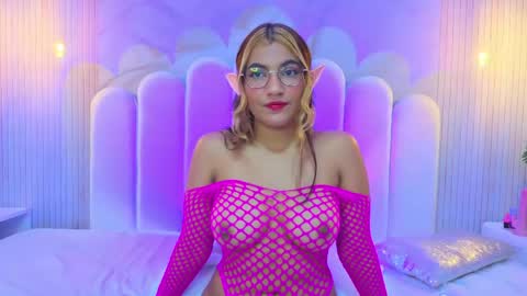 Snapshot of evaa_honey chatting on 05/22/26, 10:54 evaa_honey online show from 05/22/26, 10:54