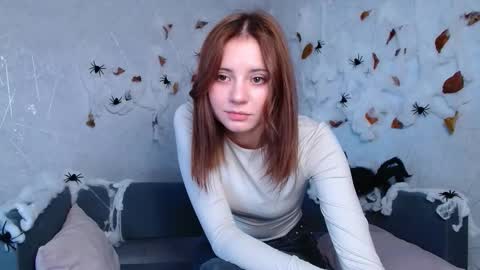 Snapshot of evaa_love_ chatting on 10/16/25, 07:31 Eva online show from 10/16/25, 07:31
