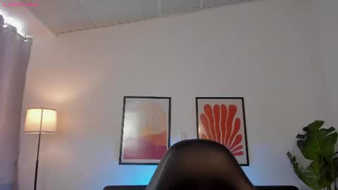 Snapshot of evaa_mills chatting on 06/20/26, 08:11 Eva online show from 06/20/26, 08:11