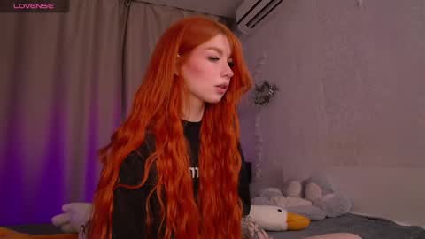 Snapshot of evaa_moonn_ chatting on 02/14/25, 05:09 Eva online show from 02/14/25, 05:09