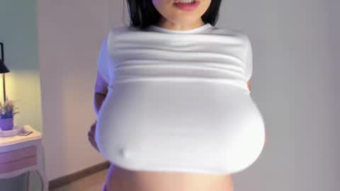 Snapshot of evaa_stevens chatting on 03/08/25, 05:43 julieth online show from 03/08/25, 05:43