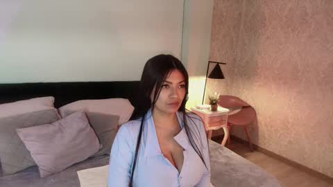 Snapshot of evaa_stevens chatting on 10/07/25, 12:46 julieth online show from 10/07/25, 12:46