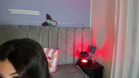 Snapshot of evaa_stevens chatting on 12/15/25, 08:02 julieth online show from 12/15/25, 08:02