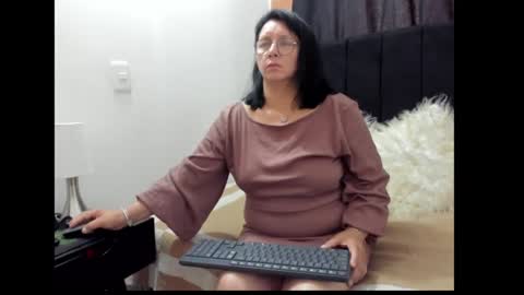 Snapshot of evaaross chatting on 01/05/25, 03:13 Eva online show from 01/05/25, 03:13