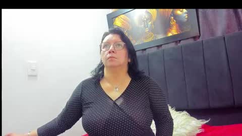 Snapshot of evaaross chatting on 09/30/25, 02:11 Eva online show from 09/30/25, 02:11