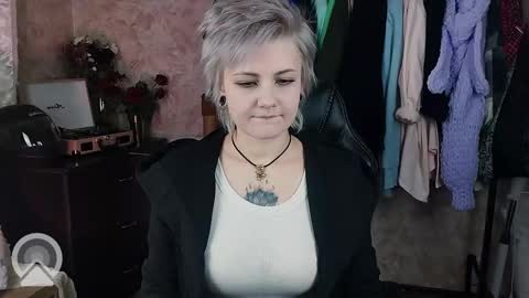 Snapshot of evabrownie chatting on 01/28/25, 12:32 Eva Brownie online show from 01/28/25, 12:32