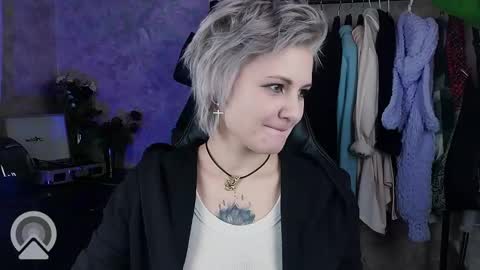 Snapshot of evabrownie chatting on 01/28/25, 03:35 Eva Brownie online show from 01/28/25, 03:35