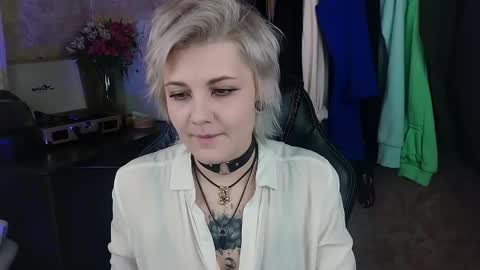 Snapshot of evabrownie chatting on 02/11/25, 08:15 Eva Brownie online show from 02/11/25, 08:15