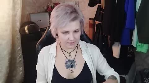 Snapshot of evabrownie chatting on 02/18/25, 11:33 Eva Brownie online show from 02/18/25, 11:33