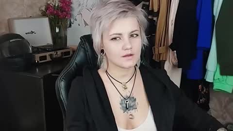 Snapshot of evabrownie chatting on 02/19/25, 01:39 Eva Brownie online show from 02/19/25, 01:39