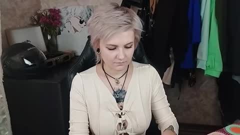 Snapshot of evabrownie chatting on 02/21/25, 12:28 Eva Brownie online show from 02/21/25, 12:28