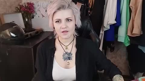 Snapshot of evabrownie chatting on 02/22/25, 10:18 Eva Brownie online show from 02/22/25, 10:18