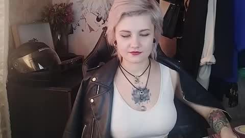 Snapshot of evabrownie chatting on 02/27/25, 11:20 Eva Brownie online show from 02/27/25, 11:20