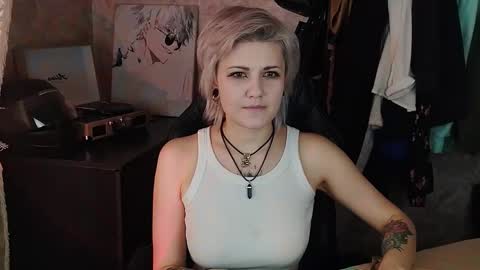 Snapshot of evabrownie chatting on 03/06/25, 10:20 Eva Brownie online show from 03/06/25, 10:20