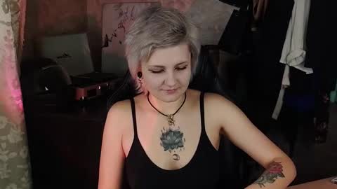 Snapshot of evabrownie chatting on 03/08/25, 02:40 Eva Brownie online show from 03/08/25, 02:40