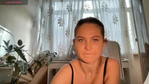 Snapshot of evahazardd chatting on 05/01/26, 01:48 EvaHazard online show from 05/01/26, 01:48