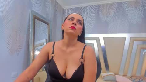 Snapshot of evaloren_ chatting on 10/29/25, 11:50 Eva Loren online show from 10/29/25, 11:50